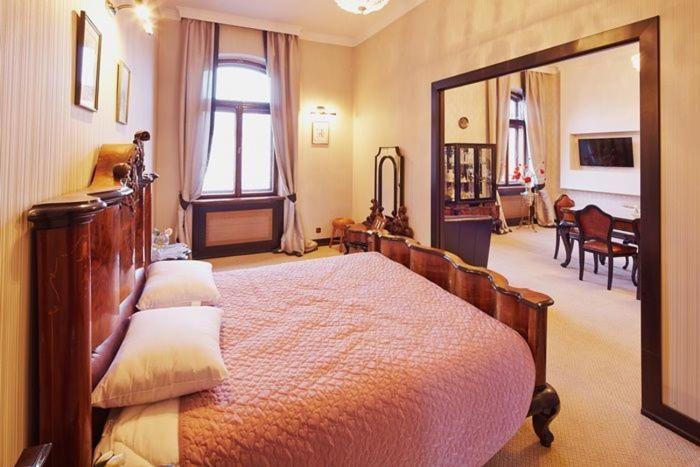 Exclusive Apartment On Shevchenko Avenue 10 ลวีฟ ภายนอก รูปภาพ